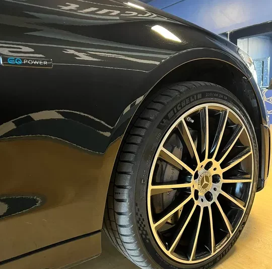 Mercedes-Benz C300 E AMG